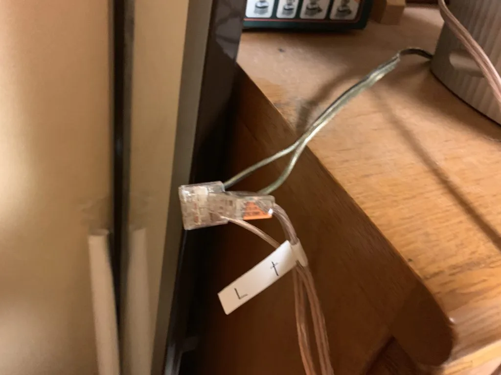 スピーカーケーブルを非破壊で分岐して Rcaに変換するツールを作った